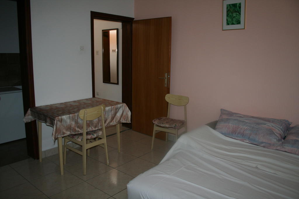 Apartments Santa Barbara Biograd Na Moru Quarto foto
